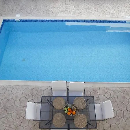 Elise Villa