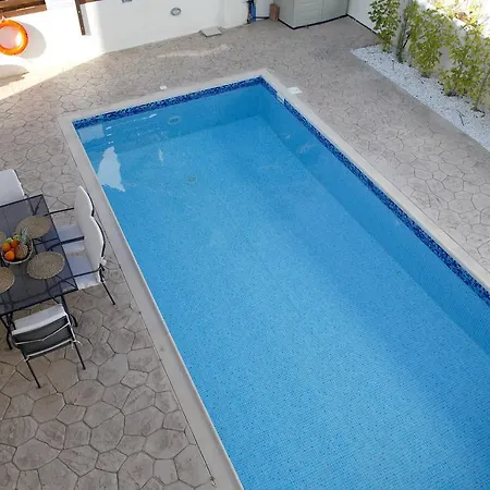 Elise Villa